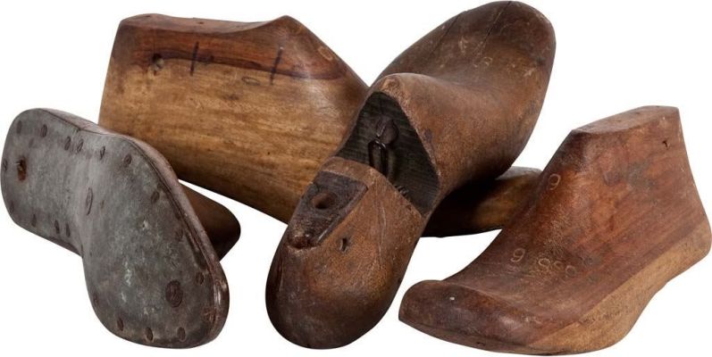 Wooden Shoe Object (Set of 4 - Brown Wood)